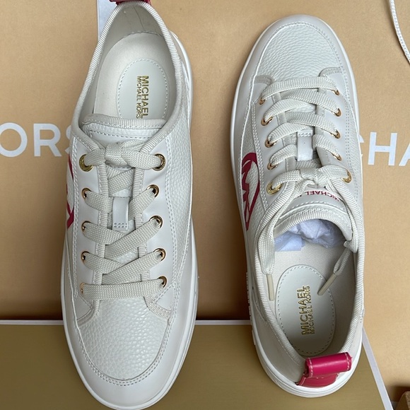 MICHAEL KORS SHEA LACE UP FAUX LEATHER
49R4SHFS1L
ELECTRIC PINK
Fashion Sneakers - Picture 12 of 16